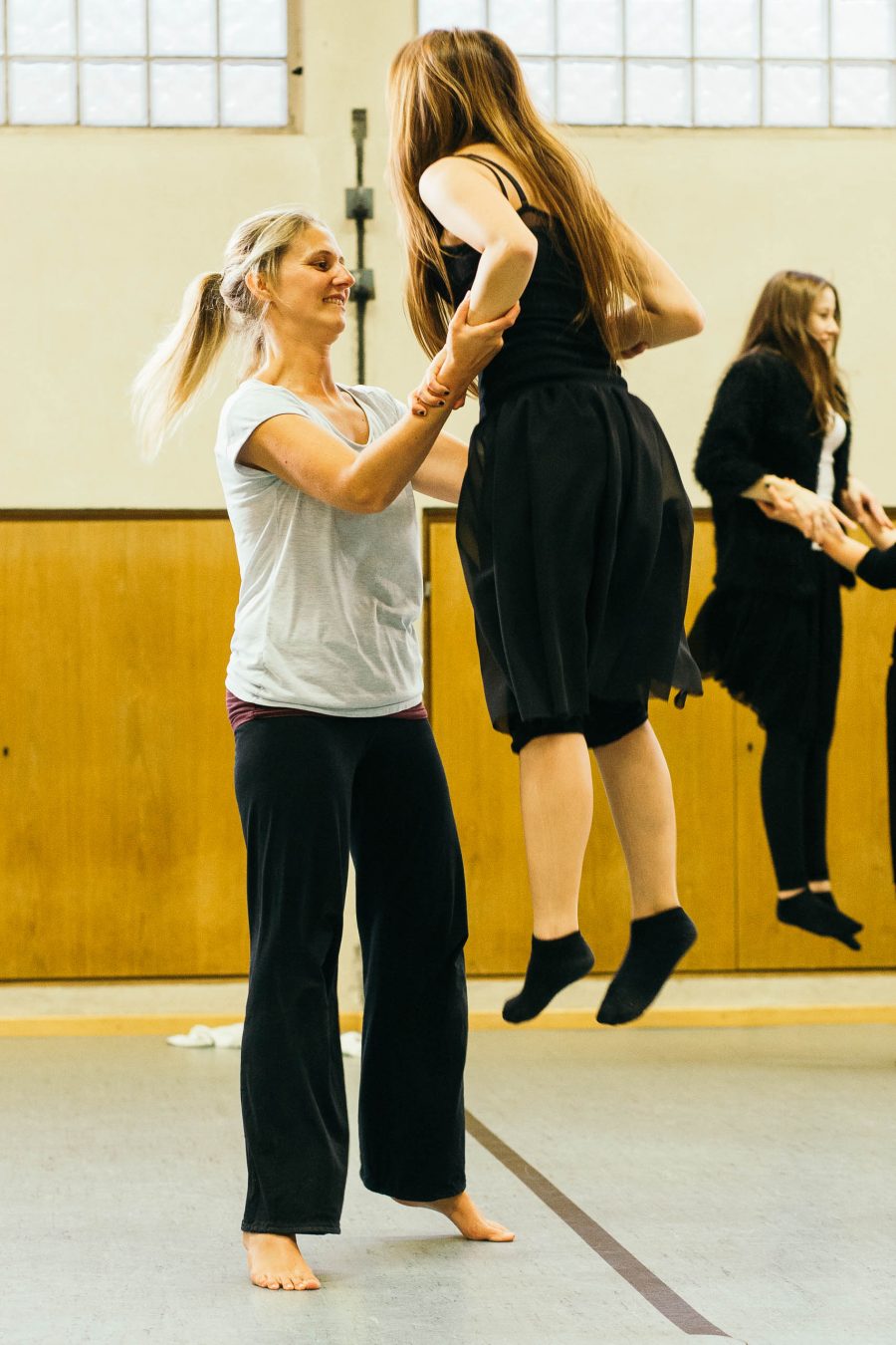 Proben zu "Tanz macht Schule" im Gymnasium am Wall Verden, Choreographin Alexendra Benthin