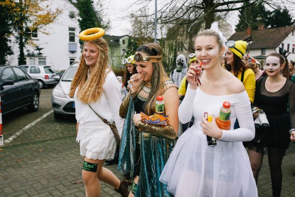 Der Jahrgang 12 des Gymnasiums am Wall Verden feiert am 11.11.2015 den traditionellen "Chaostag am GaW"
