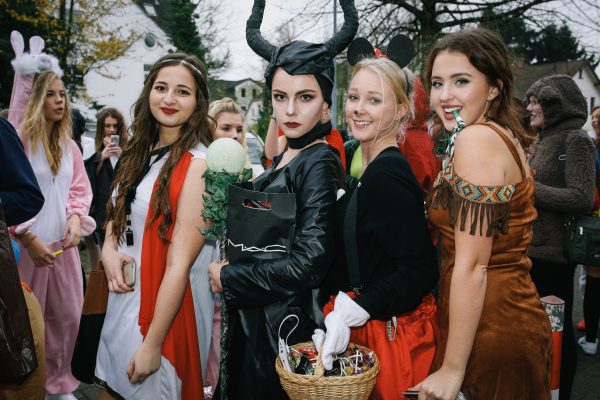 Der Jahrgang 12 des Gymnasiums am Wall Verden feiert am 11.11.2015 den traditionellen "Chaostag am GaW"